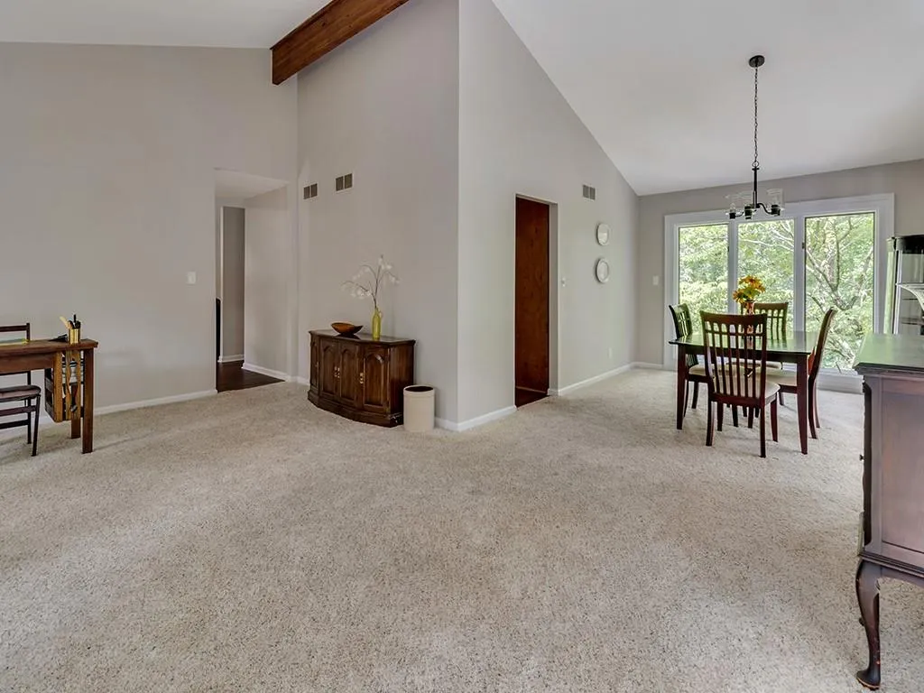 7770 Jett Ferry Road, Sandy Springs, Georgia 30350, 4 Bedrooms Bedrooms, ,3 BathroomsBathrooms,Residential,Sold,7770 Jett Ferry Road,6894356