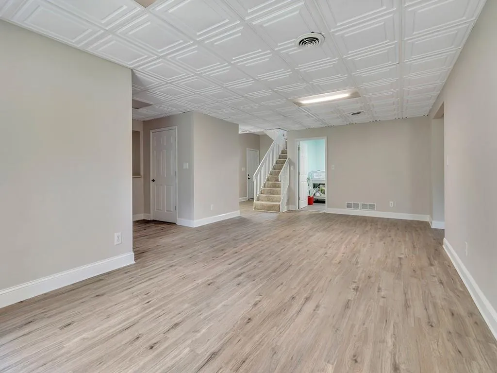 7770 Jett Ferry Road, Sandy Springs, Georgia 30350, 4 Bedrooms Bedrooms, ,3 BathroomsBathrooms,Residential,Sold,7770 Jett Ferry Road,6894356