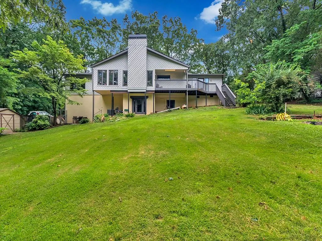 7770 Jett Ferry Road, Sandy Springs, Georgia 30350, 4 Bedrooms Bedrooms, ,3 BathroomsBathrooms,Residential,Sold,7770 Jett Ferry Road,6894356