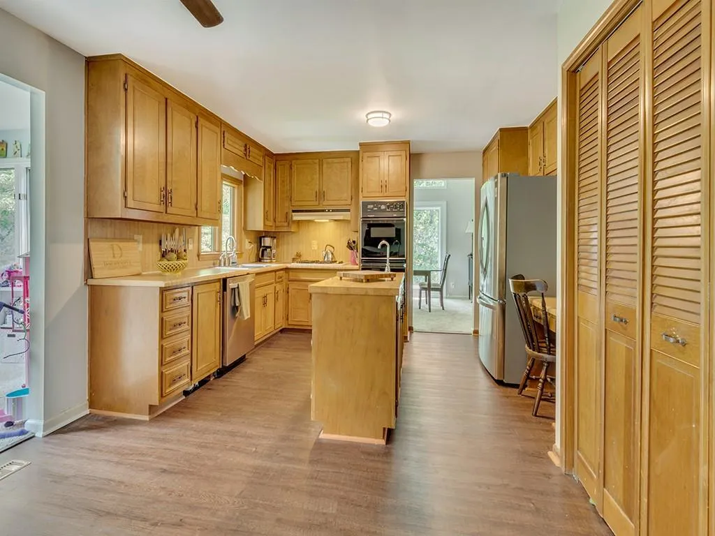 7770 Jett Ferry Road, Sandy Springs, Georgia 30350, 4 Bedrooms Bedrooms, ,3 BathroomsBathrooms,Residential,Sold,7770 Jett Ferry Road,6894356