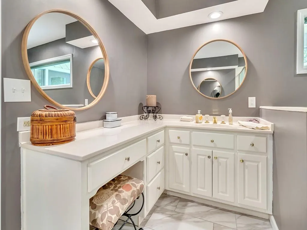 7770 Jett Ferry Road, Sandy Springs, Georgia 30350, 4 Bedrooms Bedrooms, ,3 BathroomsBathrooms,Residential,Sold,7770 Jett Ferry Road,6894356