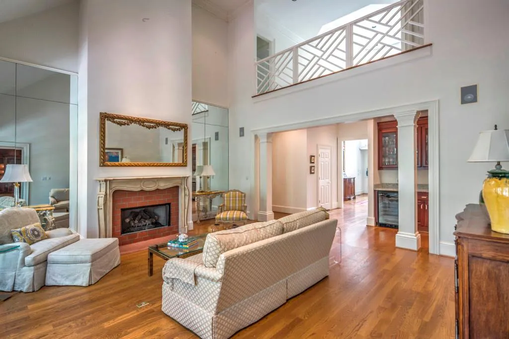 4960 Powers Ferry Road, Atlanta, Georgia 30327, 4 Bedrooms Bedrooms, ,4 BathroomsBathrooms,Residential,Sold,4960 Powers Ferry Road,5703136