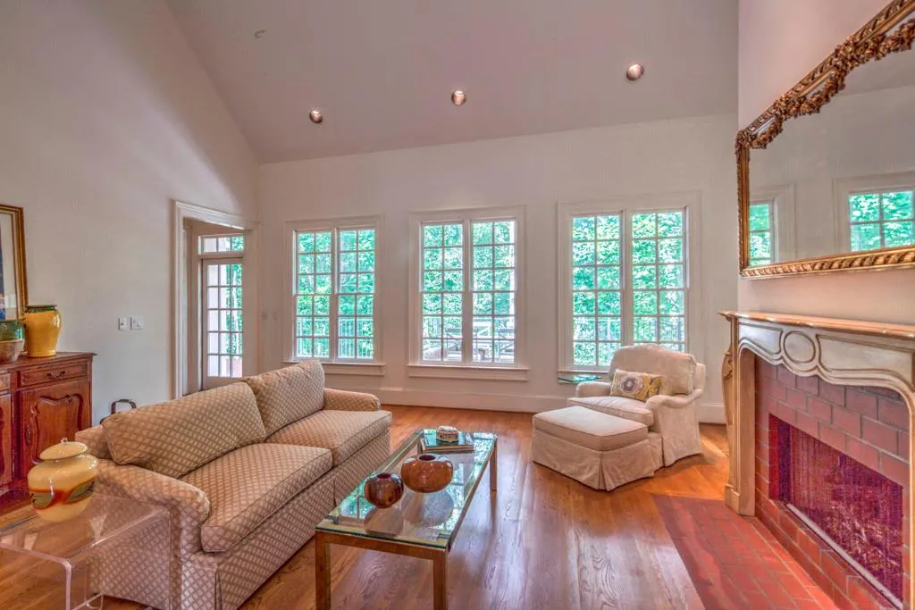 4960 Powers Ferry Road, Atlanta, Georgia 30327, 4 Bedrooms Bedrooms, ,4 BathroomsBathrooms,Residential,Sold,4960 Powers Ferry Road,5703136