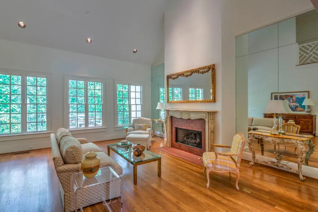 4960 Powers Ferry Road, Atlanta, Georgia 30327, 4 Bedrooms Bedrooms, ,4 BathroomsBathrooms,Residential,Sold,4960 Powers Ferry Road,5703136