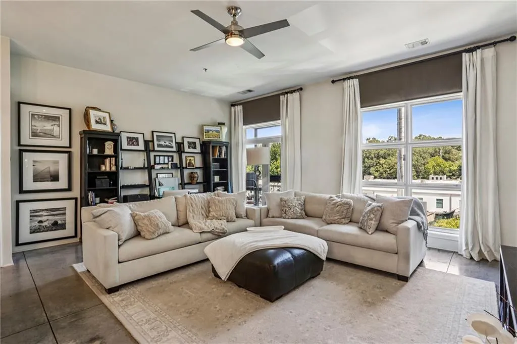 560 Dutch Valley Road Ne Unit 2403, Atlanta, Georgia 30324, 1 Bedroom Bedrooms, ,1 BathroomBathrooms,Residential,For Sale,560 Dutch Valley Road Ne Unit 2403,7647550