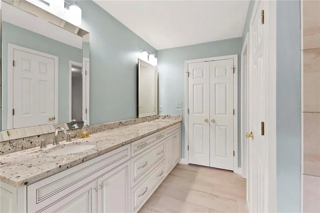 7845 N Spalding Lake Drive, Sandy Springs, Georgia 30350, 6 Bedrooms Bedrooms, ,4 BathroomsBathrooms,Residential,Sold,7845 N Spalding Lake Drive,6956028