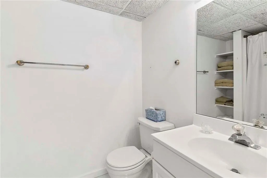 7845 N Spalding Lake Drive, Sandy Springs, Georgia 30350, 6 Bedrooms Bedrooms, ,4 BathroomsBathrooms,Residential,Sold,7845 N Spalding Lake Drive,6956028