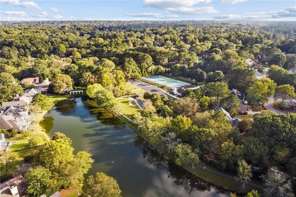 7845 N Spalding Lake Drive, Sandy Springs, Georgia 30350, 6 Bedrooms Bedrooms, ,4 BathroomsBathrooms,Residential,Sold,7845 N Spalding Lake Drive,6956028