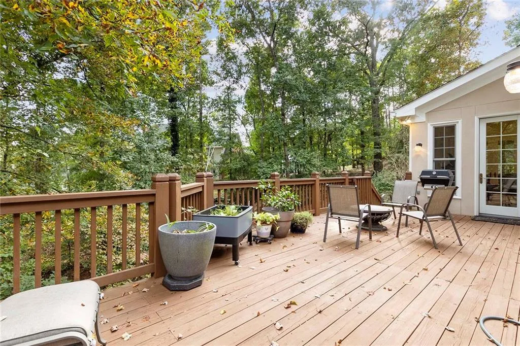 7845 N Spalding Lake Drive, Sandy Springs, Georgia 30350, 6 Bedrooms Bedrooms, ,4 BathroomsBathrooms,Residential,Sold,7845 N Spalding Lake Drive,6956028