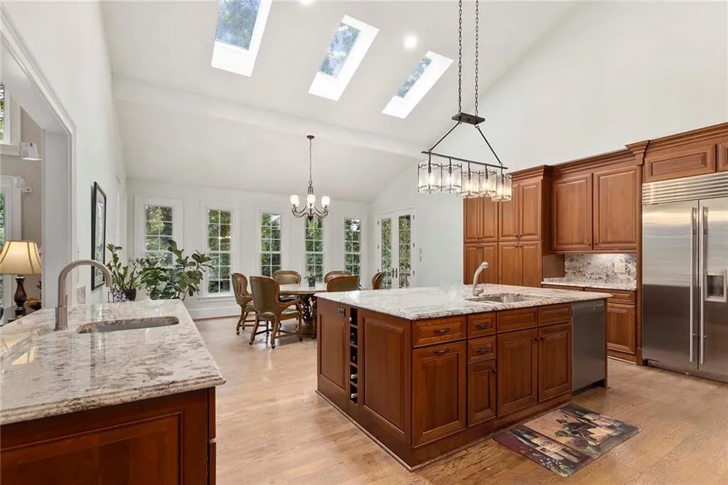 7845 N Spalding Lake Drive, Sandy Springs, Georgia 30350, 6 Bedrooms Bedrooms, ,4 BathroomsBathrooms,Residential,Sold,7845 N Spalding Lake Drive,6956028