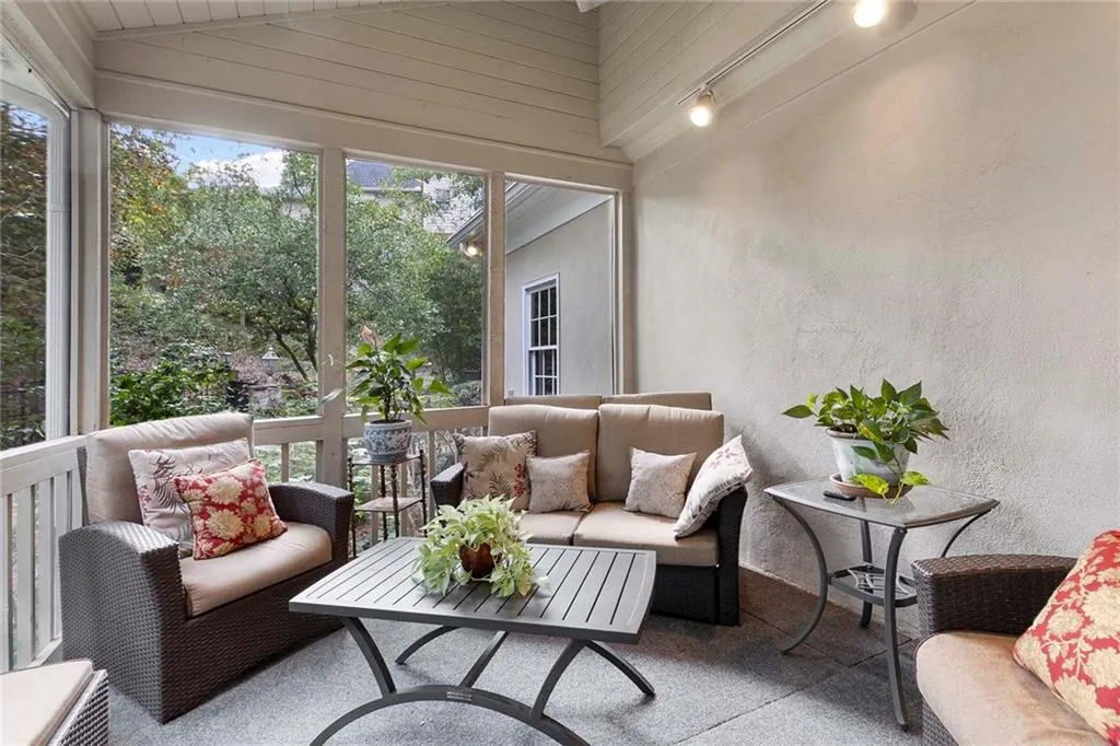 7845 N Spalding Lake Drive, Sandy Springs, Georgia 30350, 6 Bedrooms Bedrooms, ,4 BathroomsBathrooms,Residential,Sold,7845 N Spalding Lake Drive,6956028