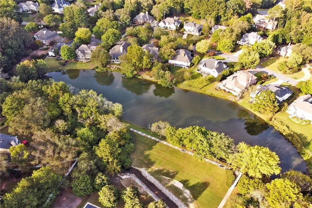 7845 N Spalding Lake Drive, Sandy Springs, Georgia 30350, 6 Bedrooms Bedrooms, ,4 BathroomsBathrooms,Residential,Sold,7845 N Spalding Lake Drive,6956028