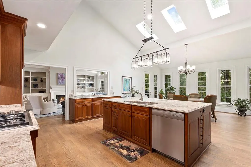 7845 N Spalding Lake Drive, Sandy Springs, Georgia 30350, 6 Bedrooms Bedrooms, ,4 BathroomsBathrooms,Residential,Sold,7845 N Spalding Lake Drive,6956028