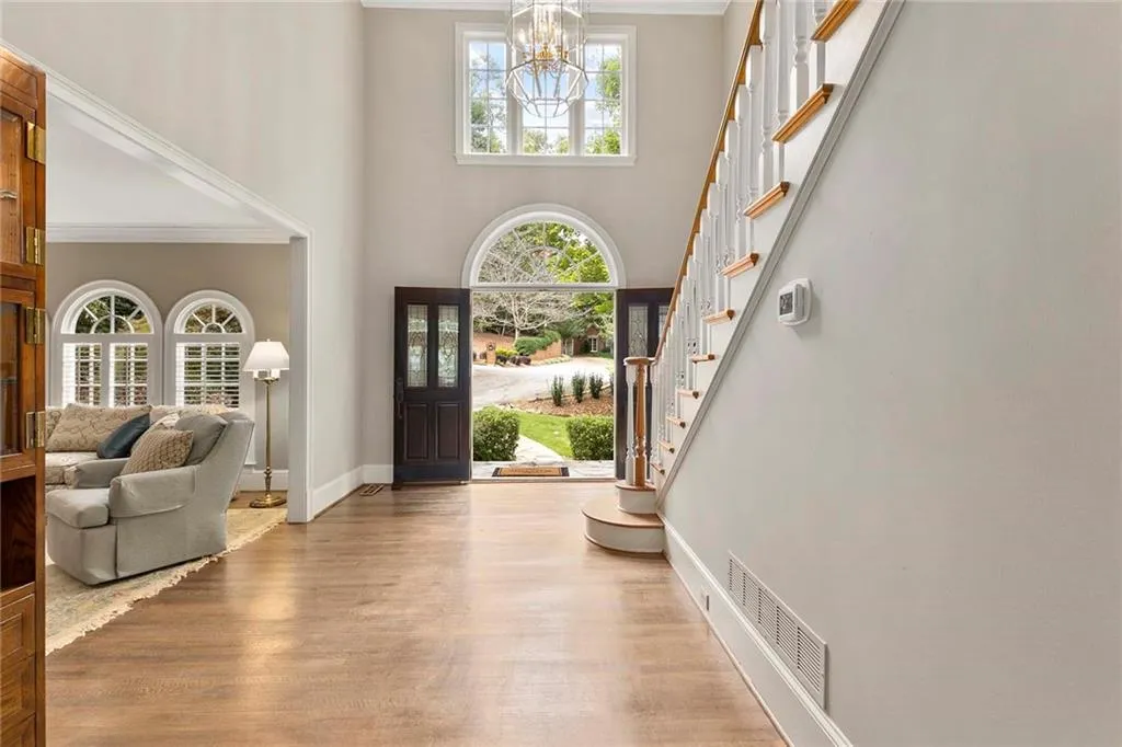 7845 N Spalding Lake Drive, Sandy Springs, Georgia 30350, 6 Bedrooms Bedrooms, ,4 BathroomsBathrooms,Residential,Sold,7845 N Spalding Lake Drive,6956028