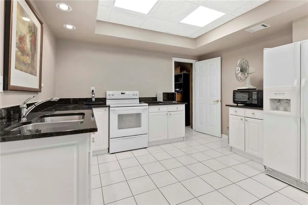 7845 N Spalding Lake Drive, Sandy Springs, Georgia 30350, 6 Bedrooms Bedrooms, ,4 BathroomsBathrooms,Residential,Sold,7845 N Spalding Lake Drive,6956028