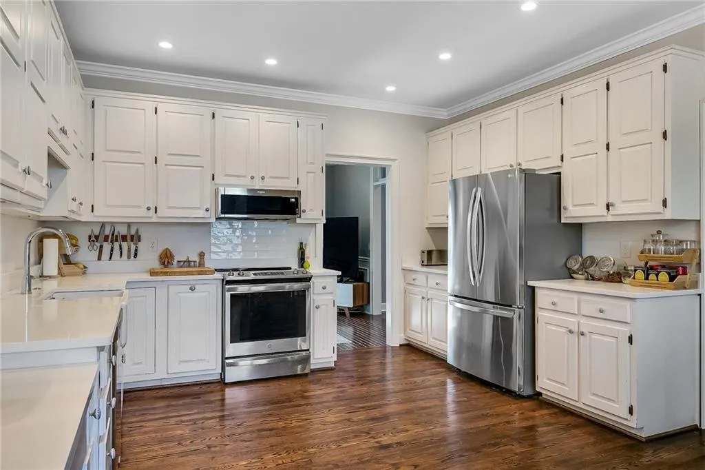 7155 Roswell Road Unit 16, Atlanta, Georgia 30328, 3 Bedrooms Bedrooms, ,3 BathroomsBathrooms,Residential,Sold,7155 Roswell Road Unit 16,7730140