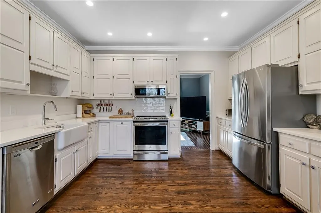 7155 Roswell Road Unit 16, Atlanta, Georgia 30328, 3 Bedrooms Bedrooms, ,3 BathroomsBathrooms,Residential,Sold,7155 Roswell Road Unit 16,7730140