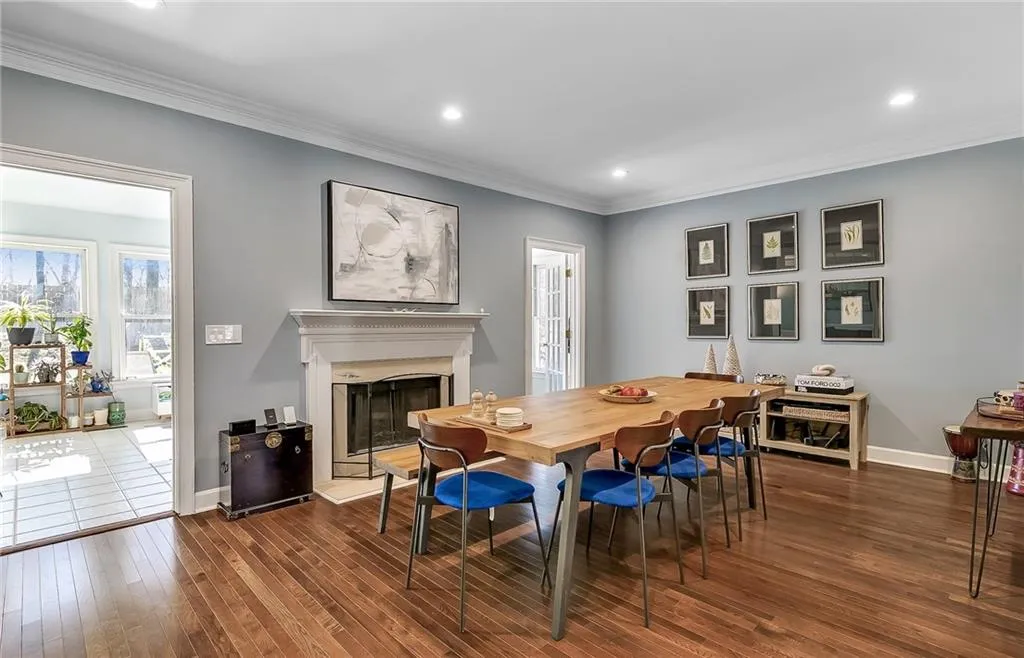 7155 Roswell Road Unit 16, Atlanta, Georgia 30328, 3 Bedrooms Bedrooms, ,3 BathroomsBathrooms,Residential,Sold,7155 Roswell Road Unit 16,7730140