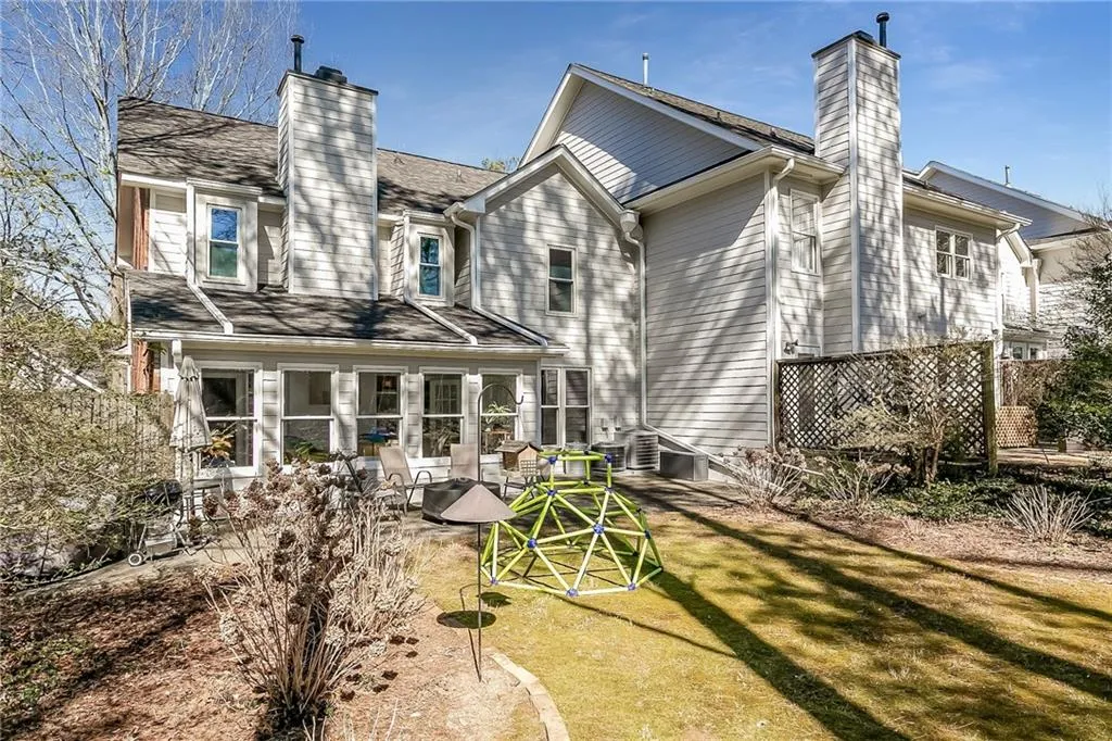 7155 Roswell Road Unit 16, Atlanta, Georgia 30328, 3 Bedrooms Bedrooms, ,3 BathroomsBathrooms,Residential,Sold,7155 Roswell Road Unit 16,7730140