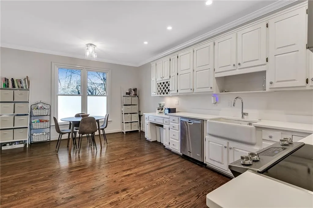 7155 Roswell Road Unit 16, Atlanta, Georgia 30328, 3 Bedrooms Bedrooms, ,3 BathroomsBathrooms,Residential,Sold,7155 Roswell Road Unit 16,7730140