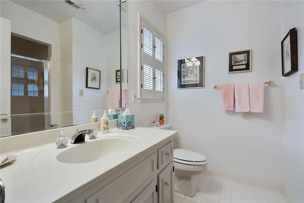 475 Greenlaurel Drive, Sandy Springs, Georgia 30342, 3 Bedrooms Bedrooms, ,3 BathroomsBathrooms,Residential,Sold,475 Greenlaurel Drive,5740709