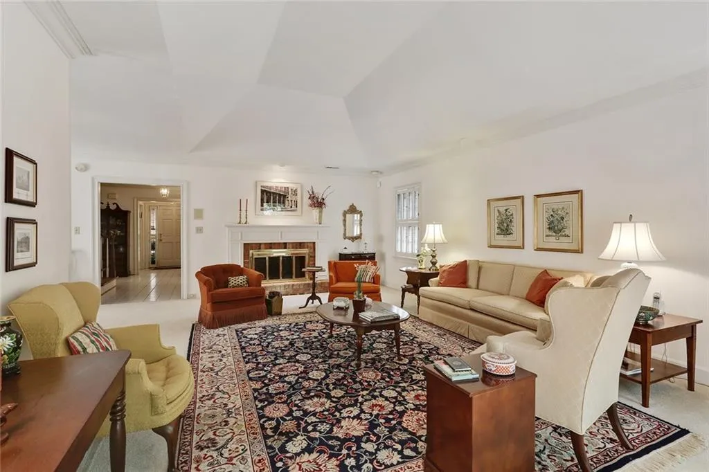 475 Greenlaurel Drive, Sandy Springs, Georgia 30342, 3 Bedrooms Bedrooms, ,3 BathroomsBathrooms,Residential,Sold,475 Greenlaurel Drive,5740709