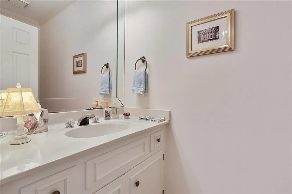 475 Greenlaurel Drive, Sandy Springs, Georgia 30342, 3 Bedrooms Bedrooms, ,3 BathroomsBathrooms,Residential,Sold,475 Greenlaurel Drive,5740709