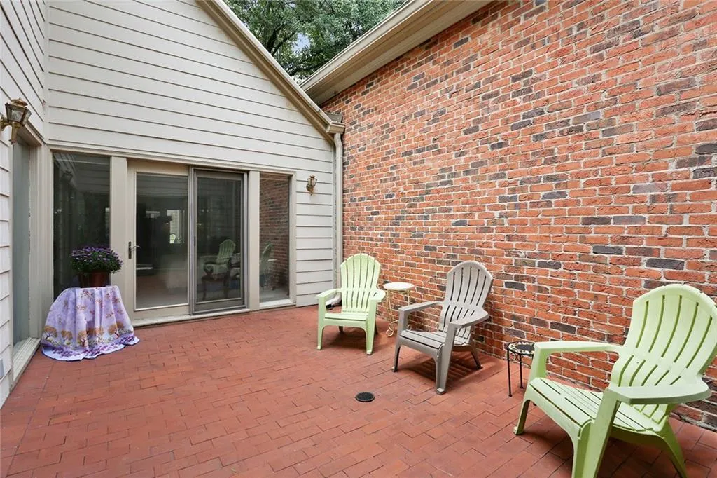 475 Greenlaurel Drive, Sandy Springs, Georgia 30342, 3 Bedrooms Bedrooms, ,3 BathroomsBathrooms,Residential,Sold,475 Greenlaurel Drive,5740709