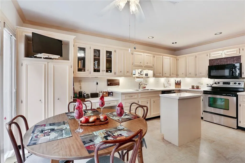 475 Greenlaurel Drive, Sandy Springs, Georgia 30342, 3 Bedrooms Bedrooms, ,3 BathroomsBathrooms,Residential,Sold,475 Greenlaurel Drive,5740709