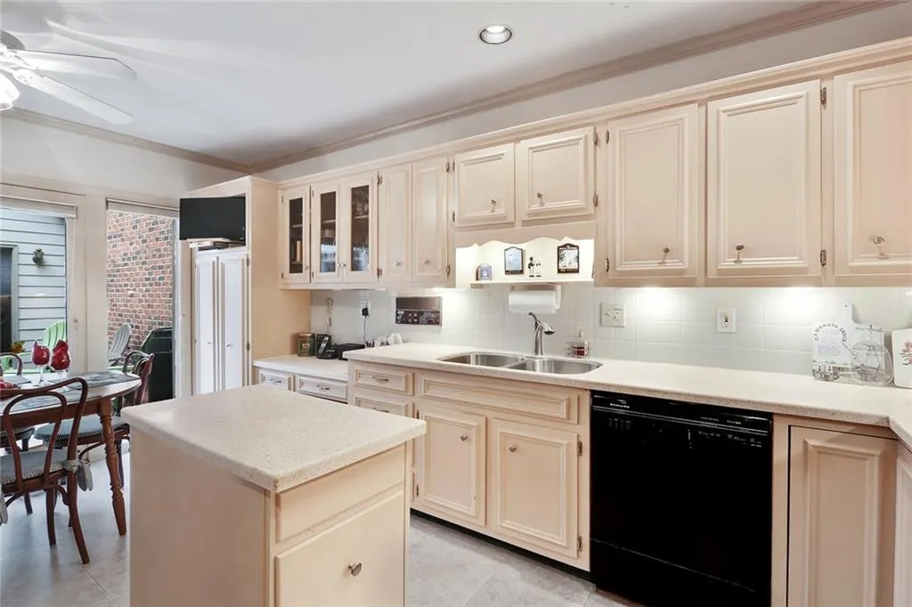 475 Greenlaurel Drive, Sandy Springs, Georgia 30342, 3 Bedrooms Bedrooms, ,3 BathroomsBathrooms,Residential,Sold,475 Greenlaurel Drive,5740709