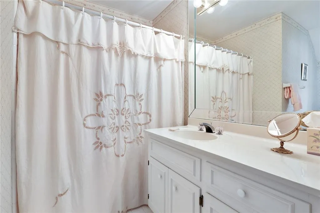 475 Greenlaurel Drive, Sandy Springs, Georgia 30342, 3 Bedrooms Bedrooms, ,3 BathroomsBathrooms,Residential,Sold,475 Greenlaurel Drive,5740709