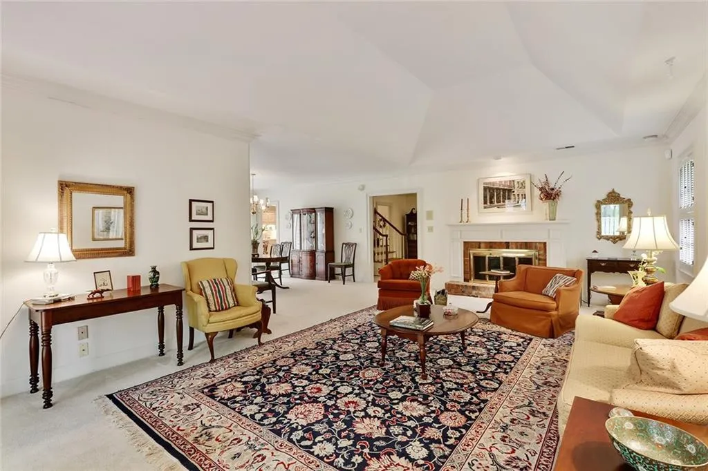 475 Greenlaurel Drive, Sandy Springs, Georgia 30342, 3 Bedrooms Bedrooms, ,3 BathroomsBathrooms,Residential,Sold,475 Greenlaurel Drive,5740709