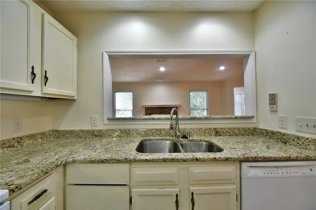 710 Abingdon Way, Atlanta, Georgia 30328, 1 Bedroom Bedrooms, ,1 BathroomBathrooms,Residential,Sold,710 Abingdon Way,5693270