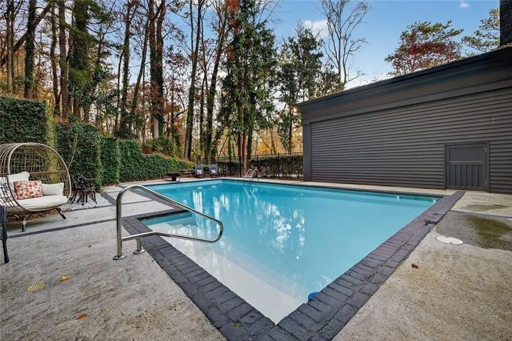 2525 Spalding Drive, Atlanta, Georgia 30350, 6 Bedrooms Bedrooms, ,4 BathroomsBathrooms,Residential,For Sale,2525 Spalding Drive,7698068