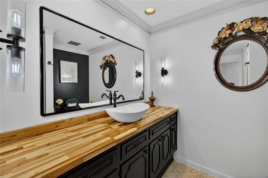 2525 Spalding Drive, Atlanta, Georgia 30350, 6 Bedrooms Bedrooms, ,4 BathroomsBathrooms,Residential,For Sale,2525 Spalding Drive,7698068