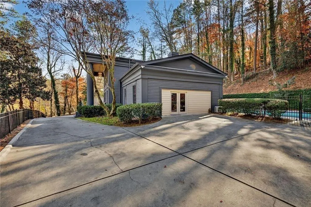 2525 Spalding Drive, Atlanta, Georgia 30350, 6 Bedrooms Bedrooms, ,4 BathroomsBathrooms,Residential,For Sale,2525 Spalding Drive,7698068