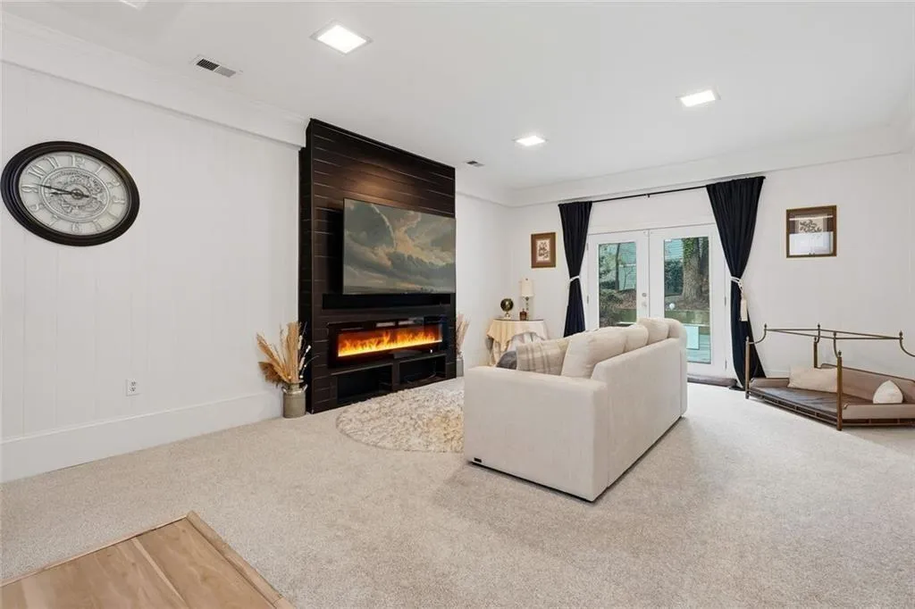 2525 Spalding Drive, Atlanta, Georgia 30350, 6 Bedrooms Bedrooms, ,4 BathroomsBathrooms,Residential,For Sale,2525 Spalding Drive,7698068