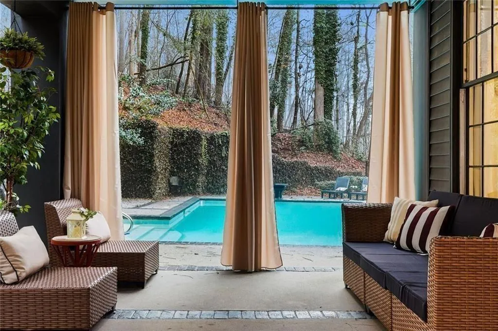 2525 Spalding Drive, Atlanta, Georgia 30350, 6 Bedrooms Bedrooms, ,4 BathroomsBathrooms,Residential,For Sale,2525 Spalding Drive,7698068