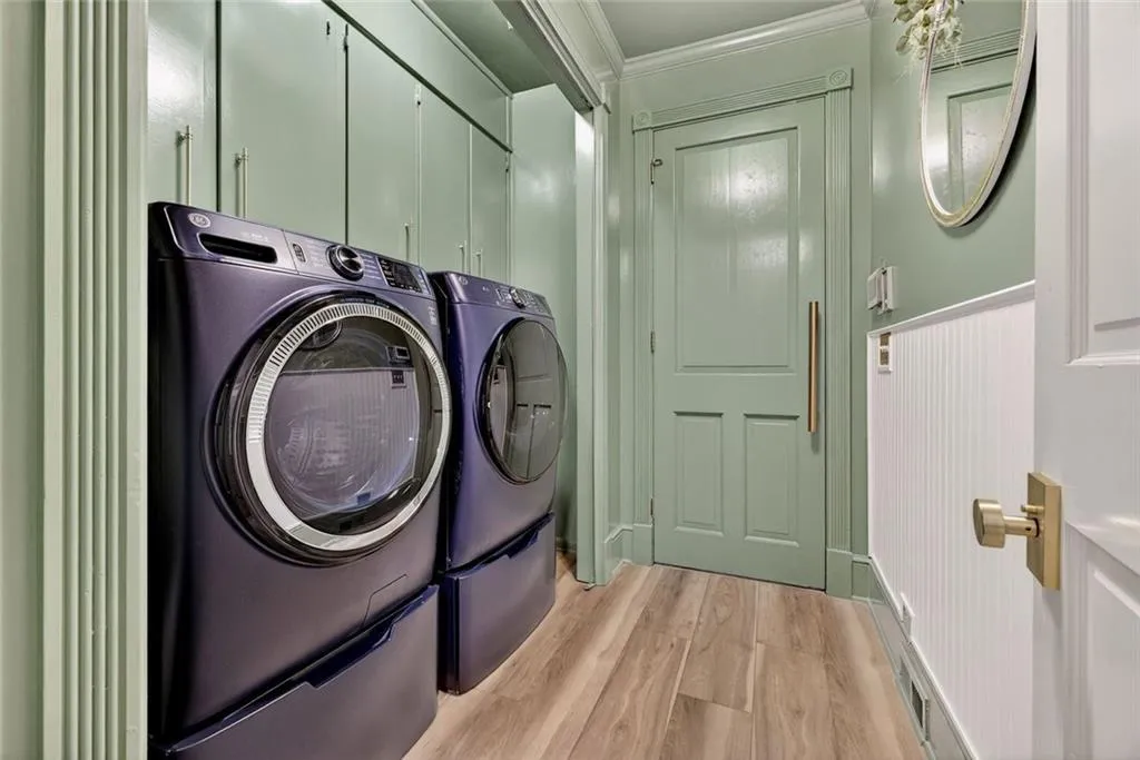 2525 Spalding Drive, Atlanta, Georgia 30350, 6 Bedrooms Bedrooms, ,4 BathroomsBathrooms,Residential,For Sale,2525 Spalding Drive,7698068