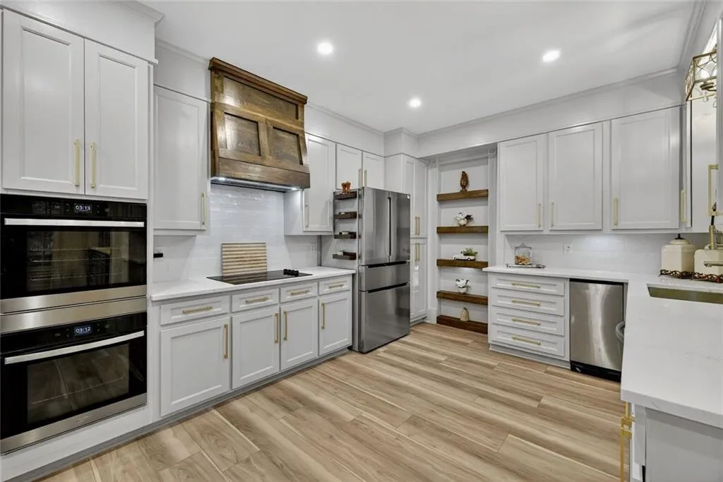 2525 Spalding Drive, Atlanta, Georgia 30350, 6 Bedrooms Bedrooms, ,4 BathroomsBathrooms,Residential,For Sale,2525 Spalding Drive,7698068