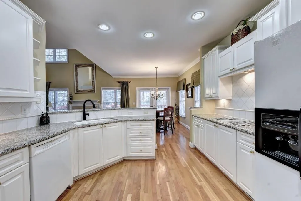 414 Brookview Circle, Sandy Springs, Georgia 30339, 3 Bedrooms Bedrooms, ,2 BathroomsBathrooms,Residential,Sold,414 Brookview Circle,6817201