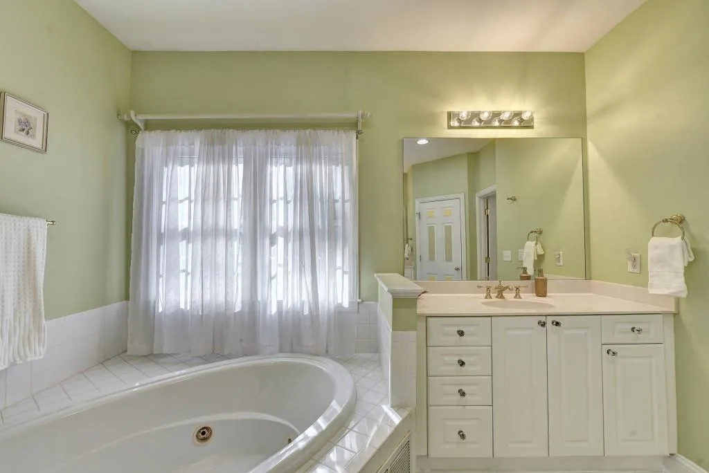 414 Brookview Circle, Sandy Springs, Georgia 30339, 3 Bedrooms Bedrooms, ,2 BathroomsBathrooms,Residential,Sold,414 Brookview Circle,6817201