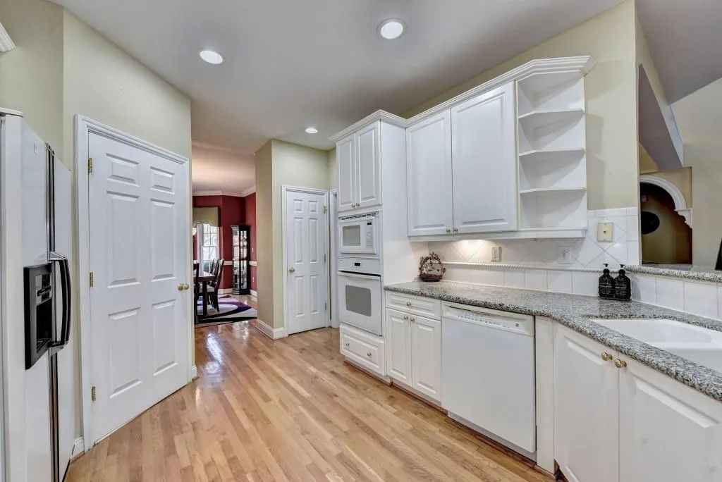 414 Brookview Circle, Sandy Springs, Georgia 30339, 3 Bedrooms Bedrooms, ,2 BathroomsBathrooms,Residential,Sold,414 Brookview Circle,6817201