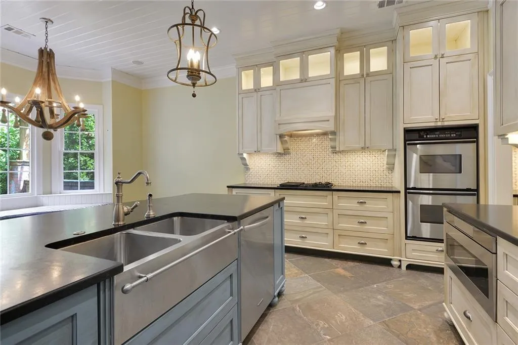 315 Wembley Circle, Sandy Springs, Georgia 30328, 4 Bedrooms Bedrooms, ,3 BathroomsBathrooms,Residential,Sold,315 Wembley Circle,6583103
