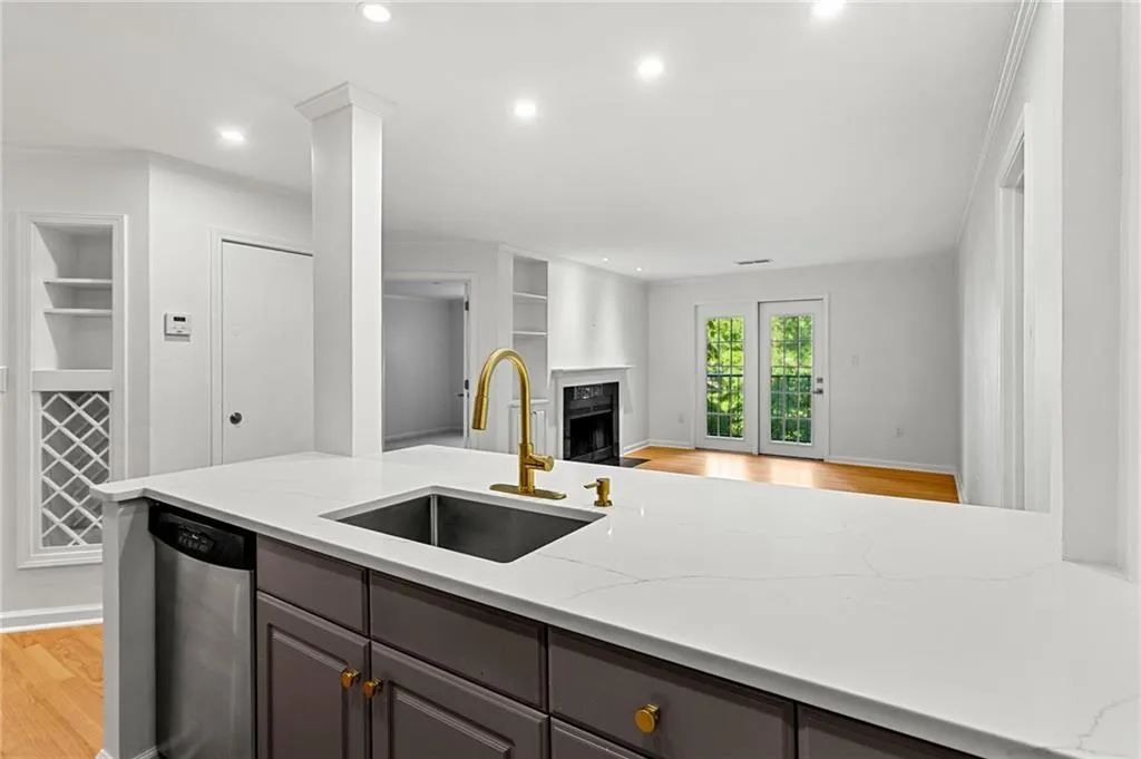 3655 Habersham Road Ne Unit B236, Atlanta, Georgia 30305, 2 Bedrooms Bedrooms, 0 ,2 BathroomsBathrooms,Residential,For Sale,3655 Habersham Road Ne Unit B236,7824561