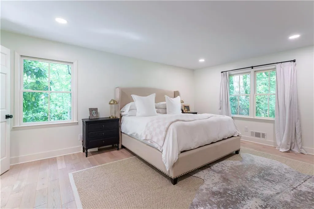 4219 Harrogate Drive Nw, Atlanta, Georgia 30327, 5 Bedrooms Bedrooms, ,3 BathroomsBathrooms,Residential,For Sale,4219 Harrogate Drive Nw,7620210