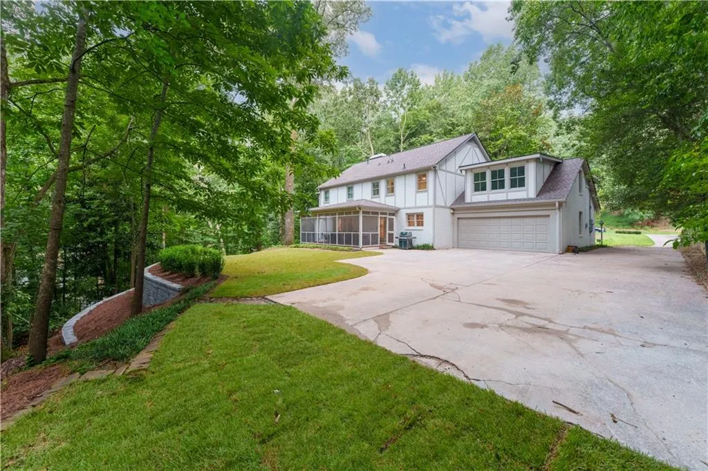 4219 Harrogate Drive Nw, Atlanta, Georgia 30327, 5 Bedrooms Bedrooms, ,3 BathroomsBathrooms,Residential,For Sale,4219 Harrogate Drive Nw,7620210