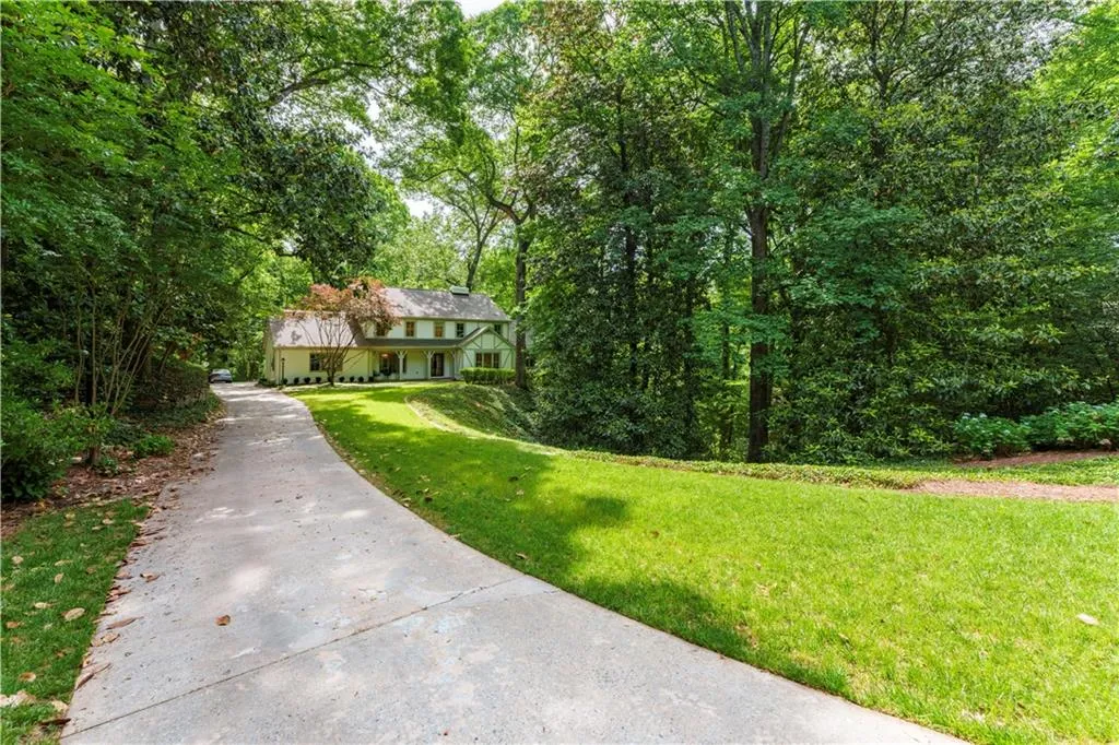 4219 Harrogate Drive Nw, Atlanta, Georgia 30327, 5 Bedrooms Bedrooms, ,3 BathroomsBathrooms,Residential,For Sale,4219 Harrogate Drive Nw,7620210