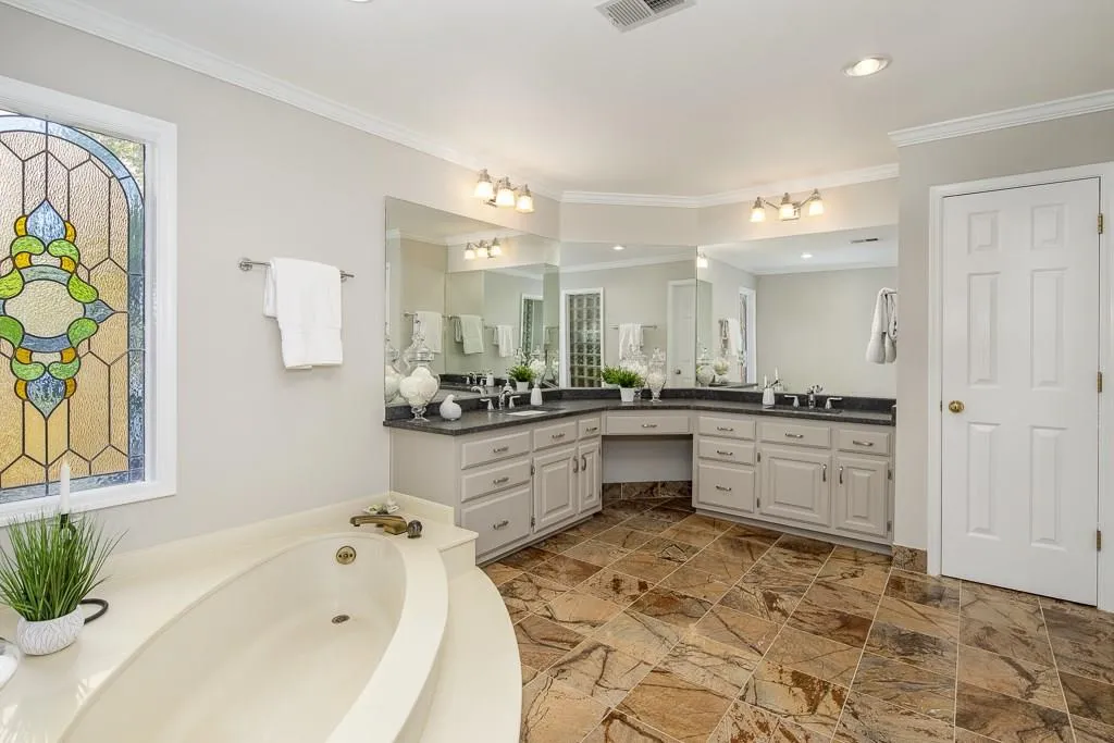 315 Wynland Trace, Sandy Springs, Georgia 30350, 4 Bedrooms Bedrooms, ,3 BathroomsBathrooms,Residential,Sold,315 Wynland Trace,6085390