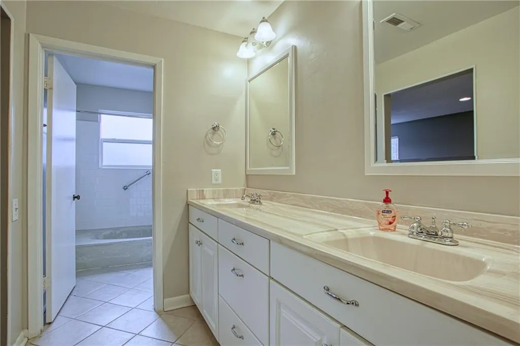 84 Dunwoody Springs Drive Unit C, Atlanta, Georgia 30328, 3 Bedrooms Bedrooms, ,2 BathroomsBathrooms,Residential,Sold,84 Dunwoody Springs Drive Unit C,7147131